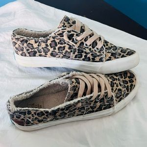 Women’s Blowfish Malibu Canvas Sneaker 🤎